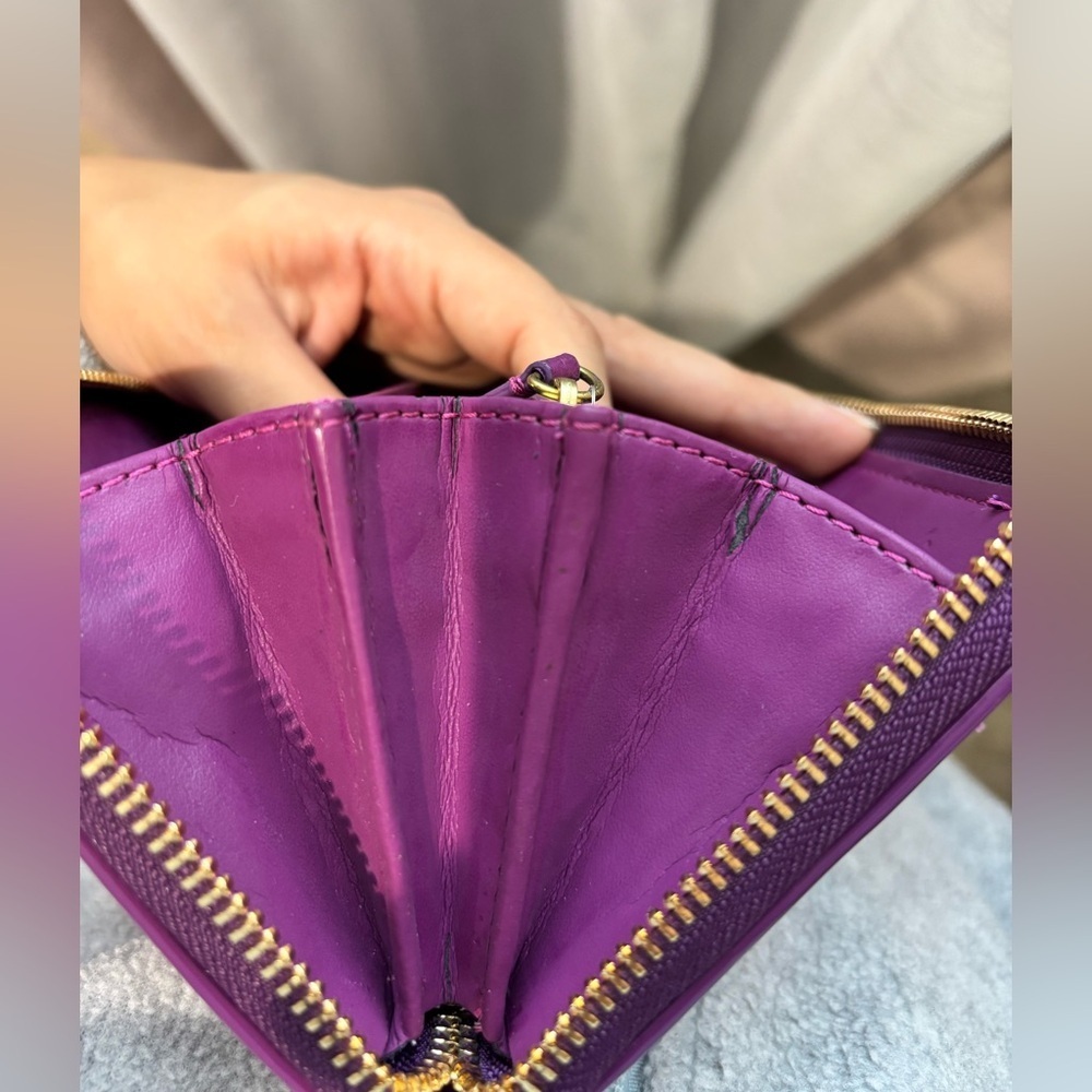Coach F49508 Patent Signature Iris Purple Long
Bow Heart Zip Wallet (2012-2013) - Picture 7 of 12